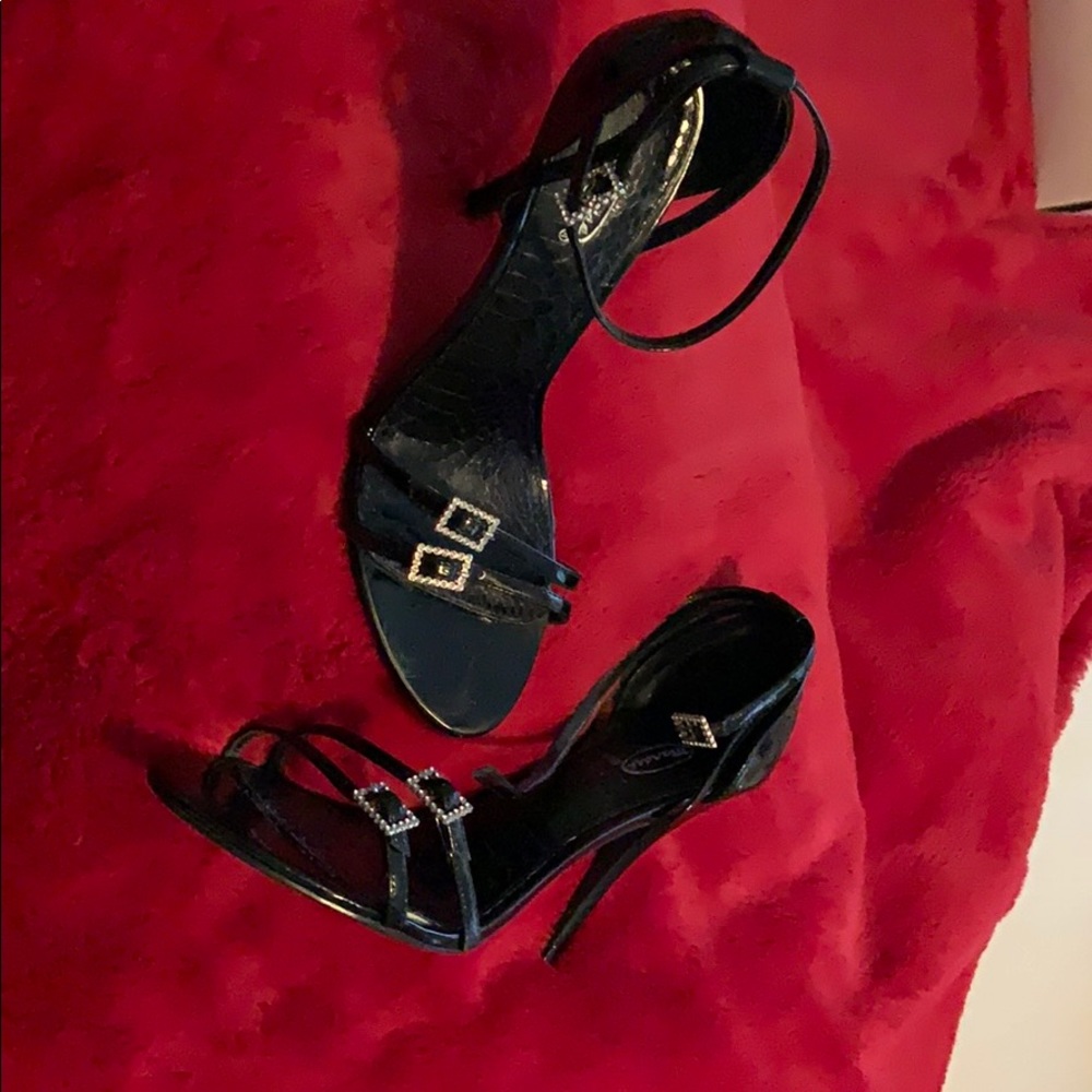 Sandal shoes size 10